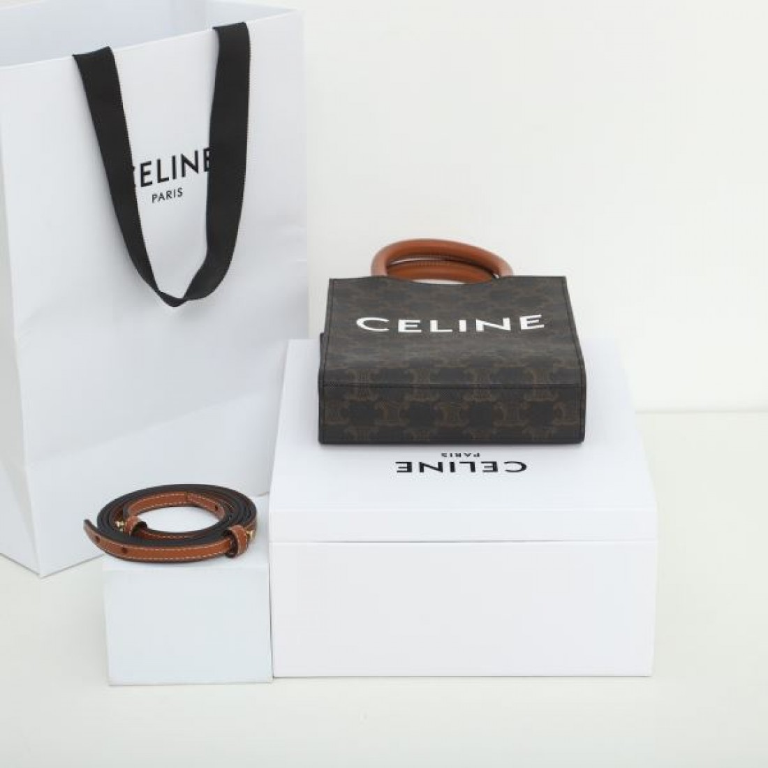 デザイン性抜群 CELINE セリーヌ コピー トートバッグ 美シルエット実現