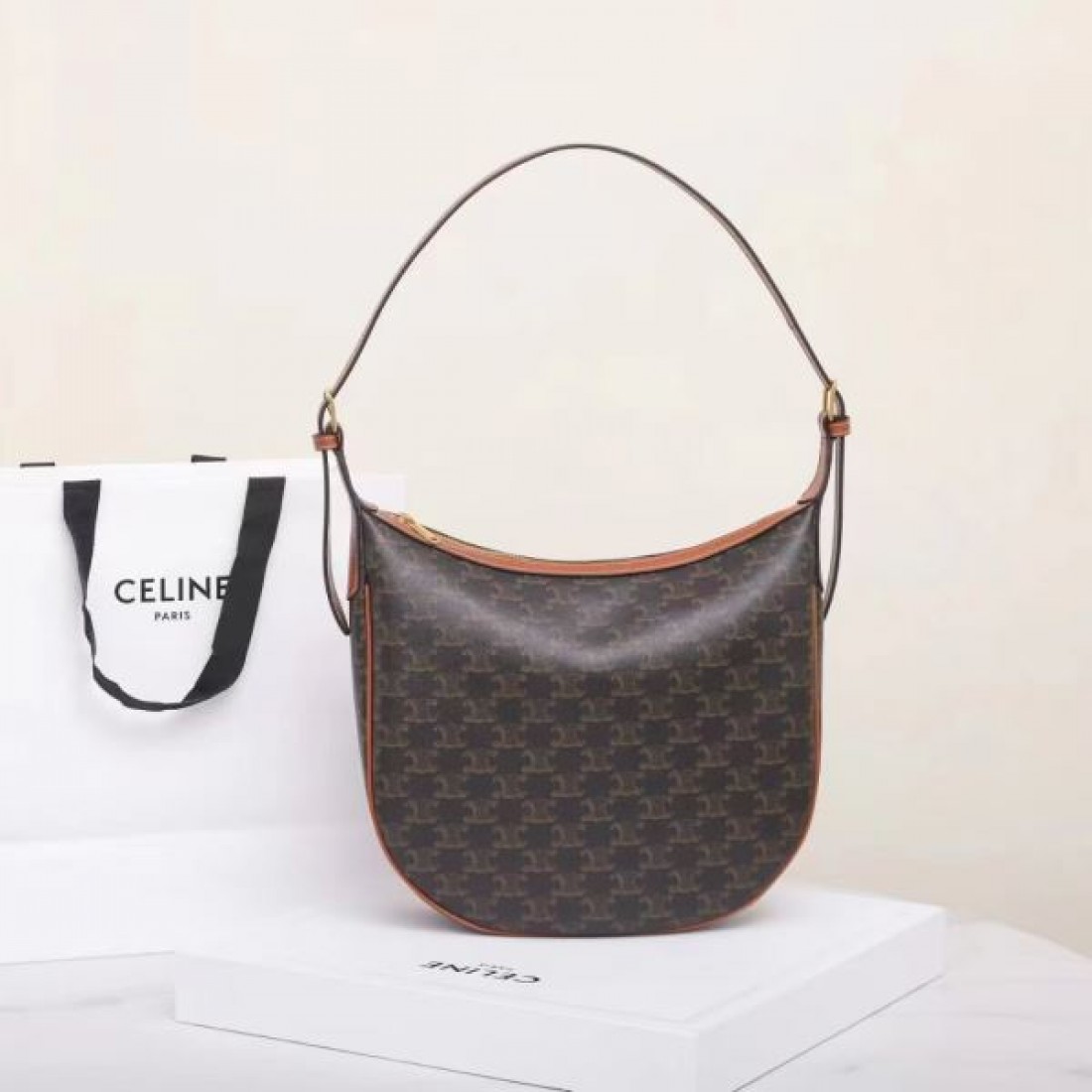 着回し力抜群 CELINE セリーヌ コピー トートバッグ 売り切れ必至