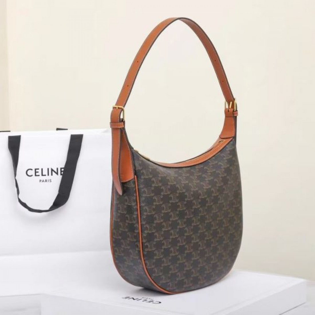 着回し力抜群 CELINE セリーヌ コピー トートバッグ 売り切れ必至