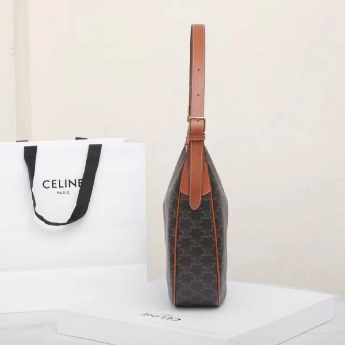 着回し力抜群 CELINE セリーヌ コピー トートバッグ 売り切れ必至