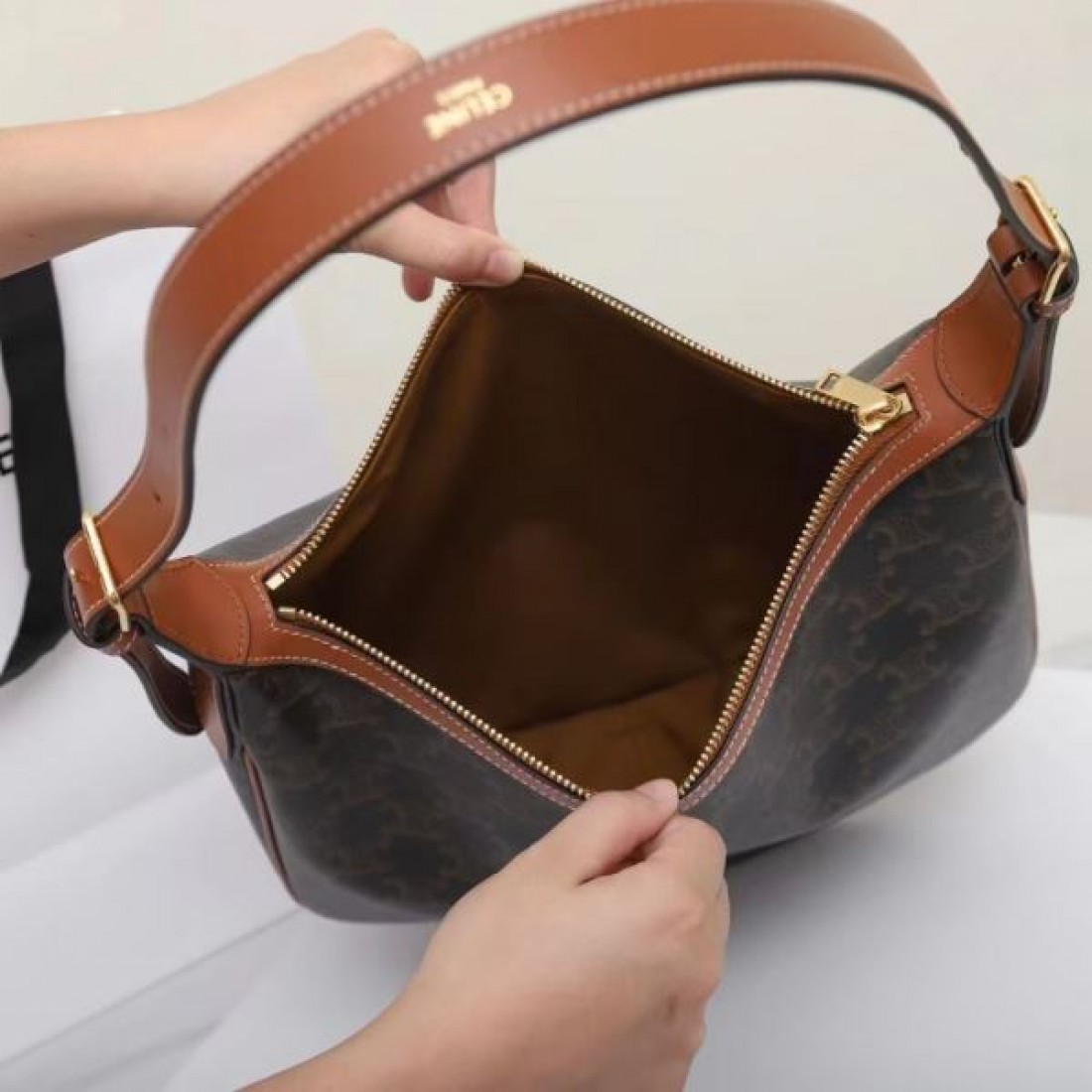 着回し力抜群 CELINE セリーヌ コピー トートバッグ 売り切れ必至