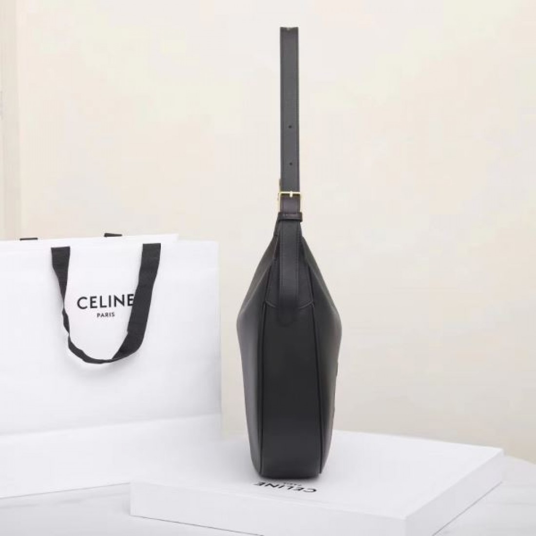 一目瞭然人気ブランド CELINE セリーヌ コピー トートバッグ SNS映え間違いなし