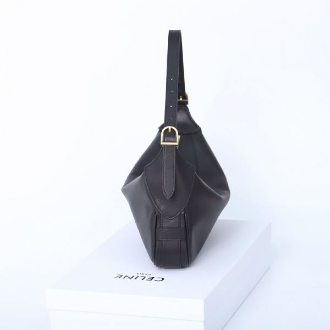 先シーズンに引き続き新品 CELINE セリーヌ コピー トートバッグ 魅力的な価格