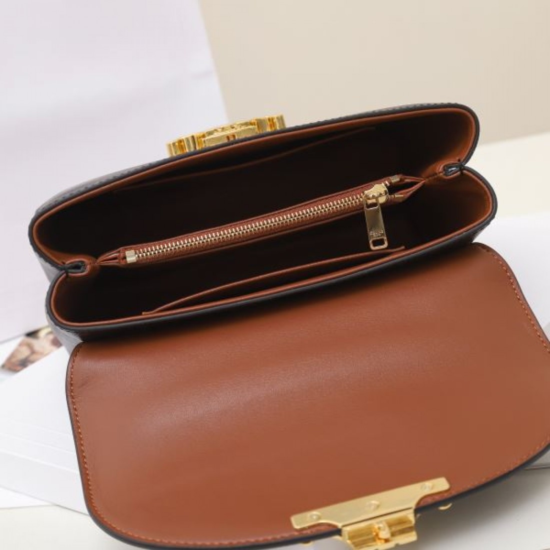 一目惚れアイテム CELINE セリーヌ コピー トートバッグ 夏季新作