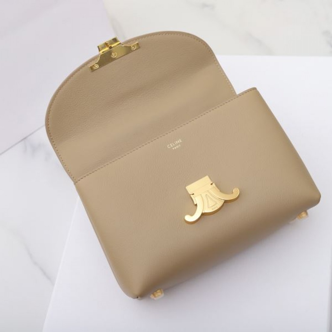 引き続き新品を楽しい CELINE セリーヌ コピー トートバッグ 続々とお目見える