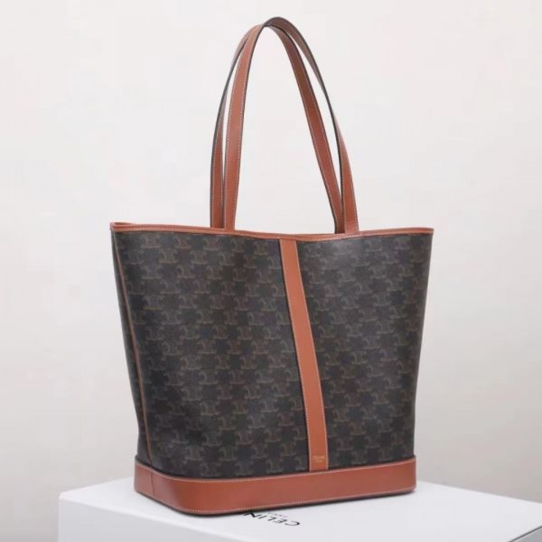 オシャレスタイルは今季も CELINE セリーヌ コピー トートバッグ コスパ最強新作におすすめ