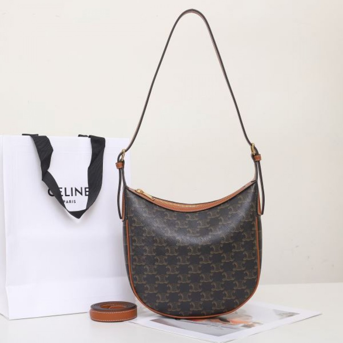 トレンド感と上質感 CELINE セリーヌ コピー ショルダーバッグ 華やかで都会的