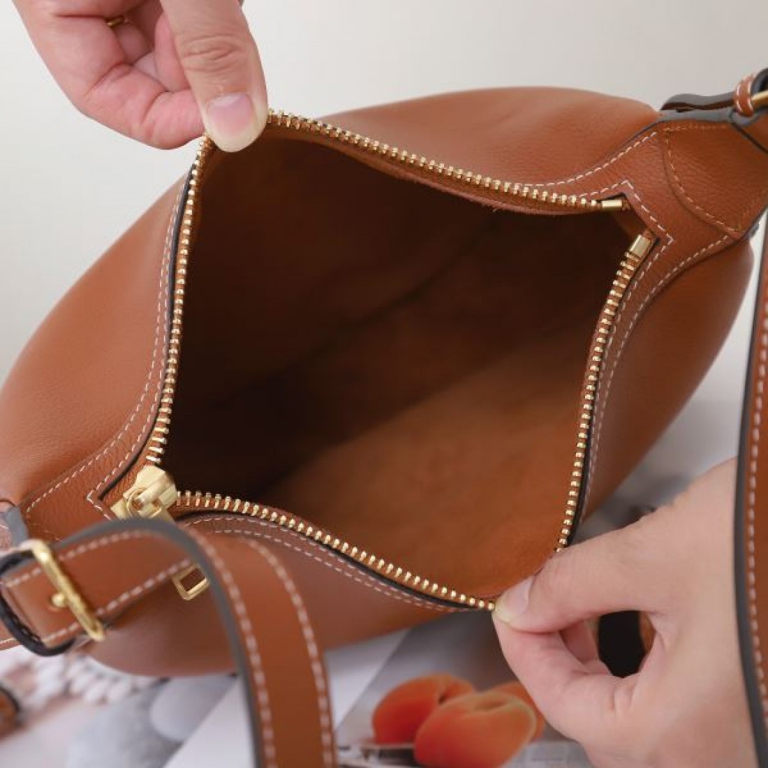 CELINE セリーヌ コピー ショルダーバッグ 端正でフェミニンな 大人の気品
