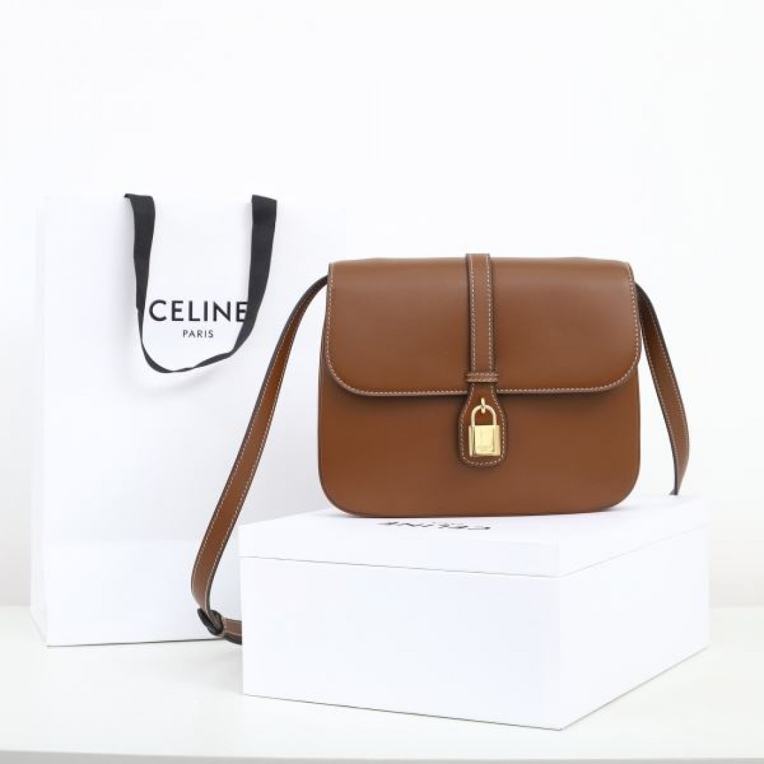 モダンで上質な質感 CELINE セリーヌ コピー ショルダーバッグ 洗練された印象