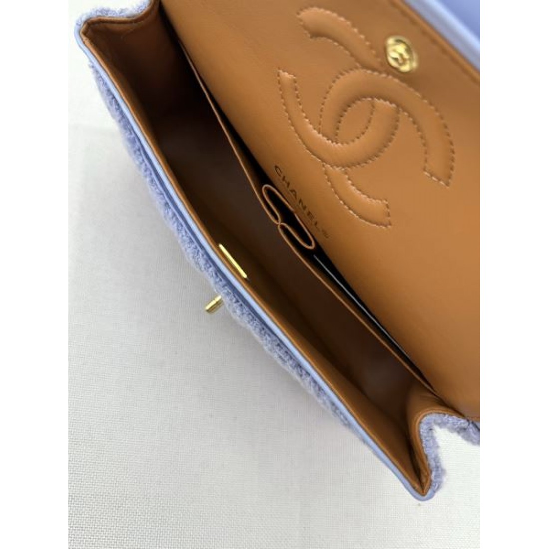 上品な光沢感 CELINE コピー ショルダーバッグ 個性派アイテム