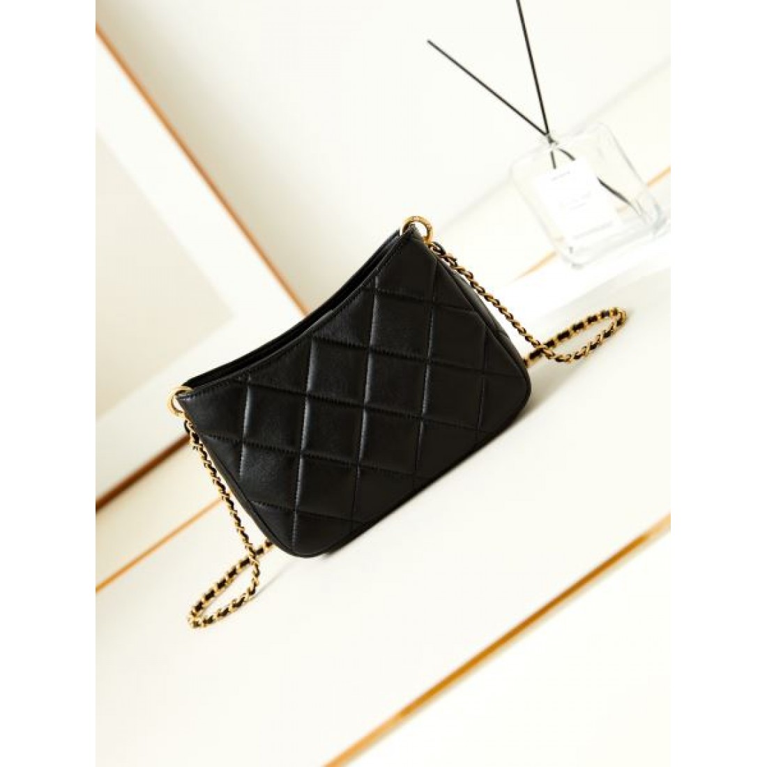 完璧なシルエット CELINE コピー ショルダーバッグ 一点投入で旬顔