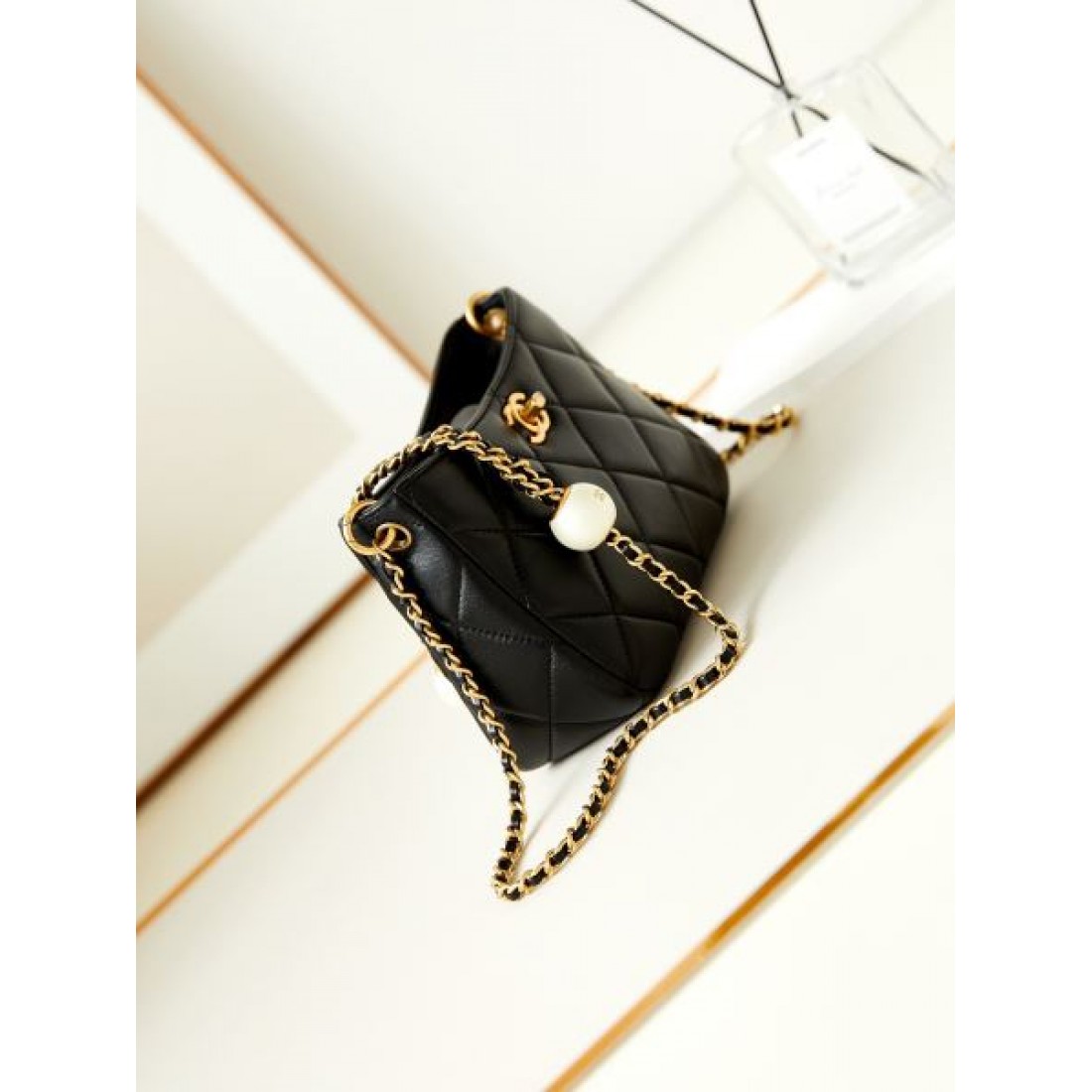 完璧なシルエット CELINE コピー ショルダーバッグ 一点投入で旬顔