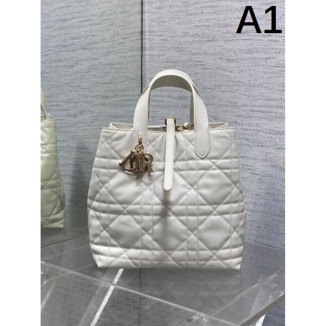 視線を集める DIOR ディオール コピー トートバッグ  完璧なシルエット
