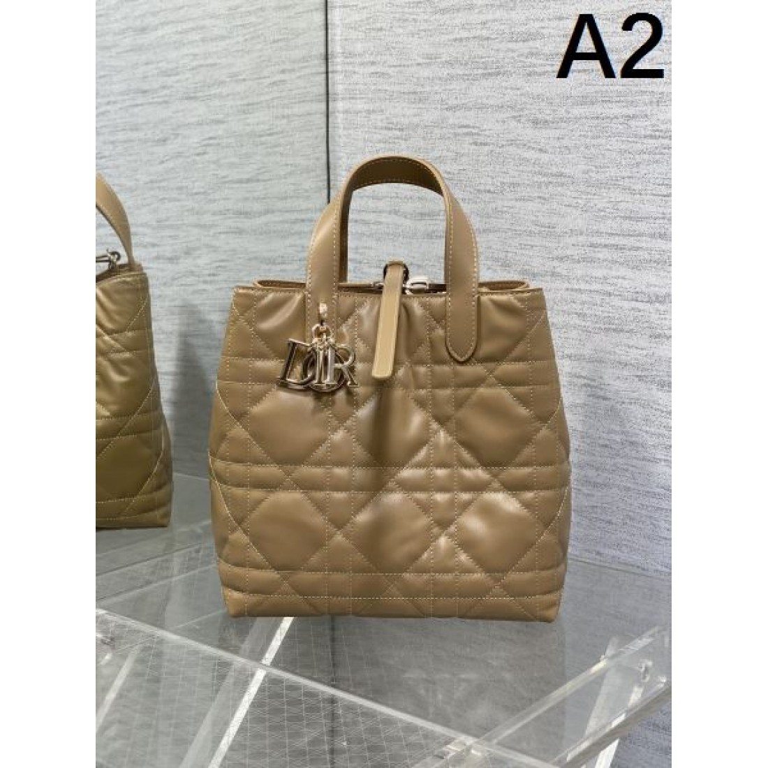 視線を集める DIOR ディオール コピー トートバッグ  完璧なシルエット