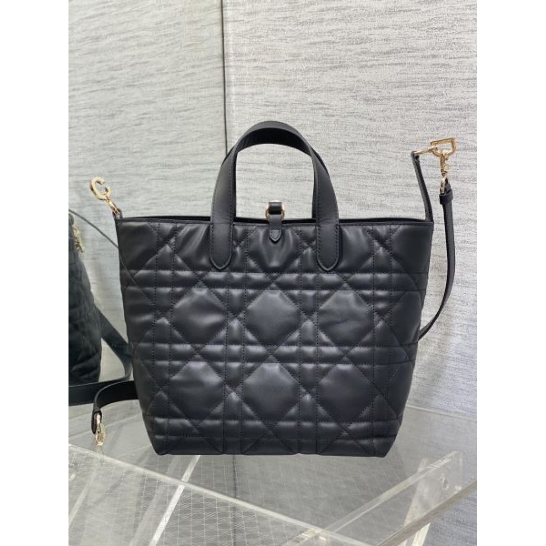 大人気なレットショップ DIOR ディオール コピー トートバッグ リラックス感のある