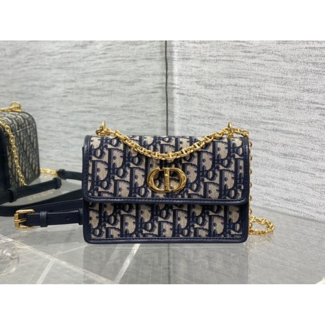 優美でフェミニンな DIOR ディオール コピー ショルダーバッグ 洗練されたシルエット