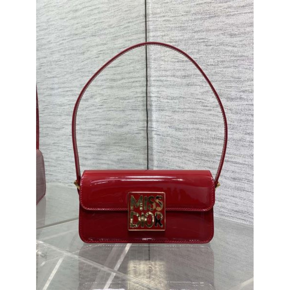 DIOR ディオール コピー ショルダーバッグ 端正で実用的なデザイン 上品な存在感