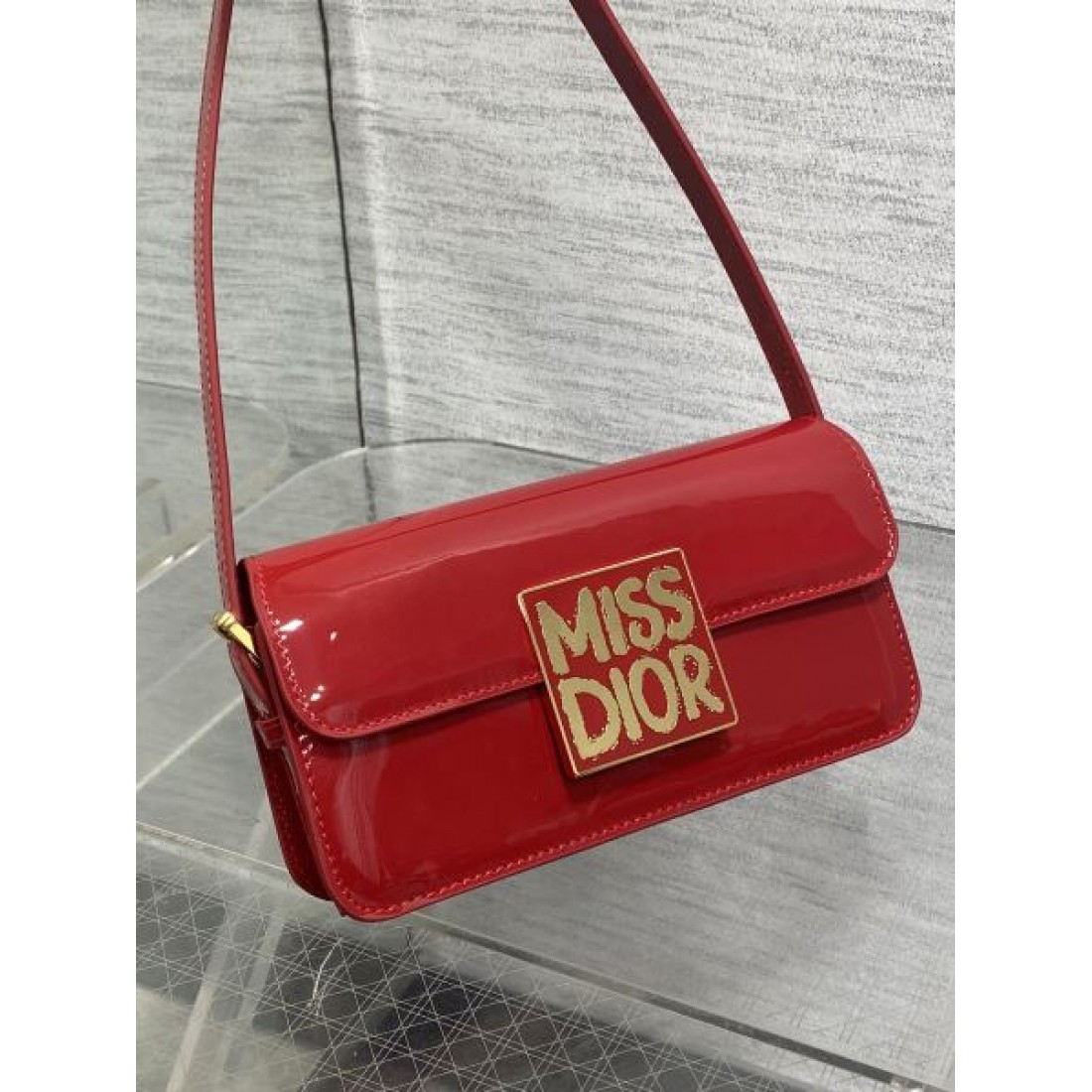 DIOR ディオール コピー ショルダーバッグ 端正で実用的なデザイン 上品な存在感