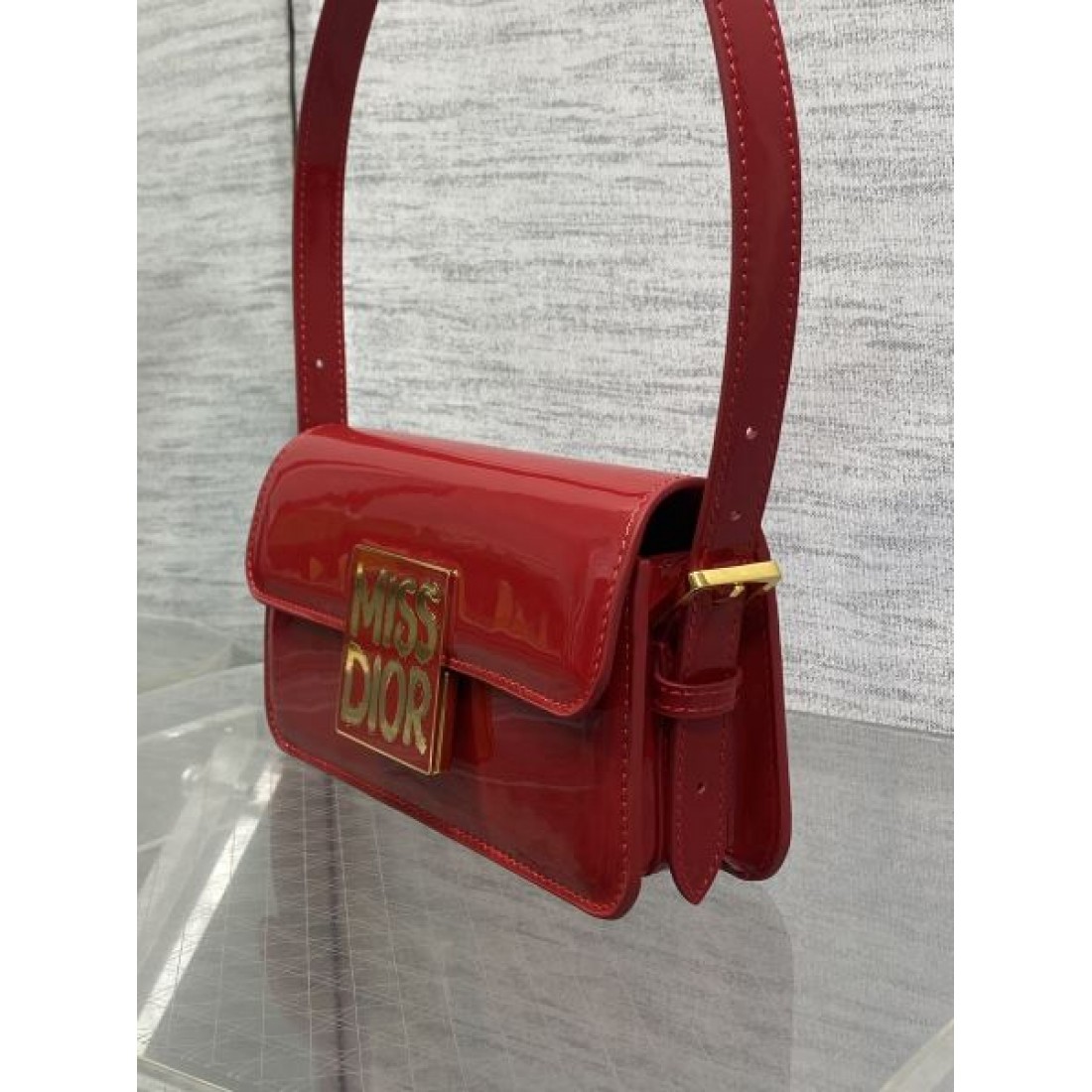 DIOR ディオール コピー ショルダーバッグ 端正で実用的なデザイン 上品な存在感