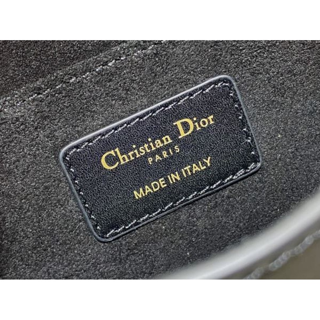 ラグジュアリー感溢れる DIOR ディオール コピー ショルダーバッグ 繊細で女性らしい