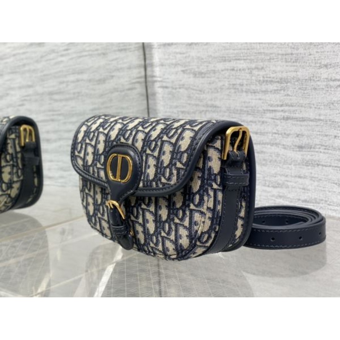 華やかでスマートな DIOR ディオール コピー ショルダーバッグ コンパクトな美学