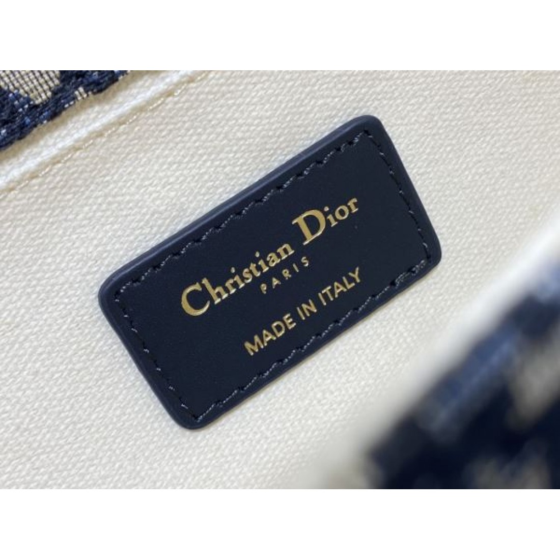 華やかでスマートな DIOR ディオール コピー ショルダーバッグ コンパクトな美学