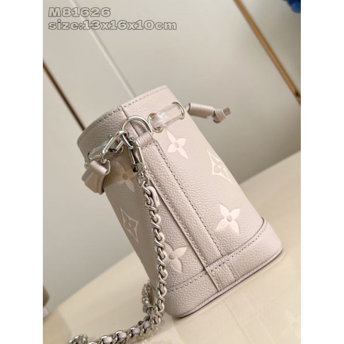 上質で洗練された LOUIS VUITTON ルイヴィトン コピー トートバッグ モダンな印象