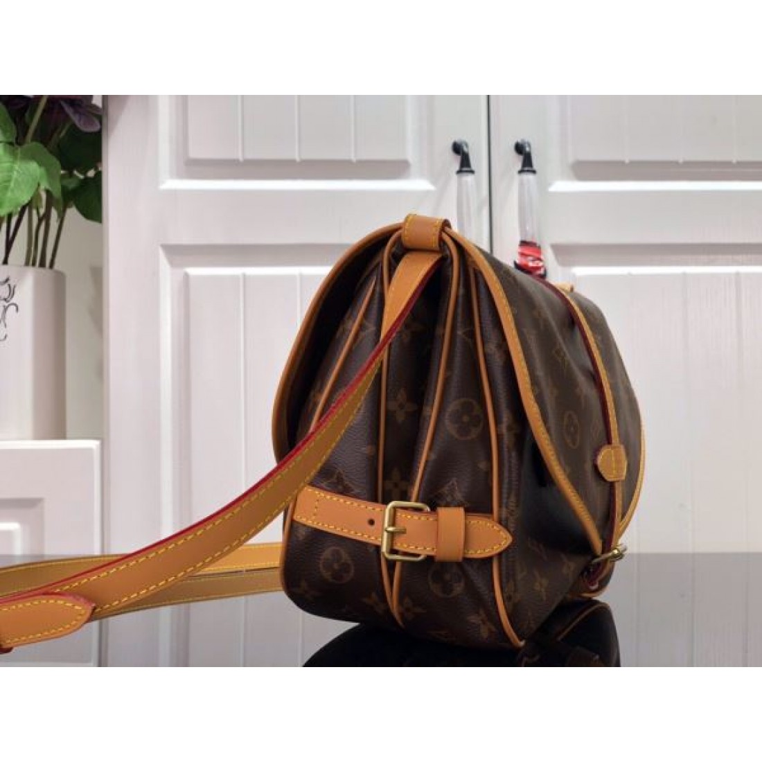 高級感漂う LOUIS VUITTON ルイヴィトン コピー ショルダーバッグ 優雅で洗練された