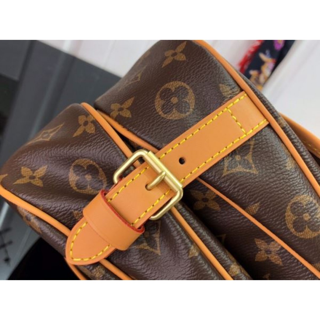 高級感漂う LOUIS VUITTON ルイヴィトン コピー ショルダーバッグ 優雅で洗練された