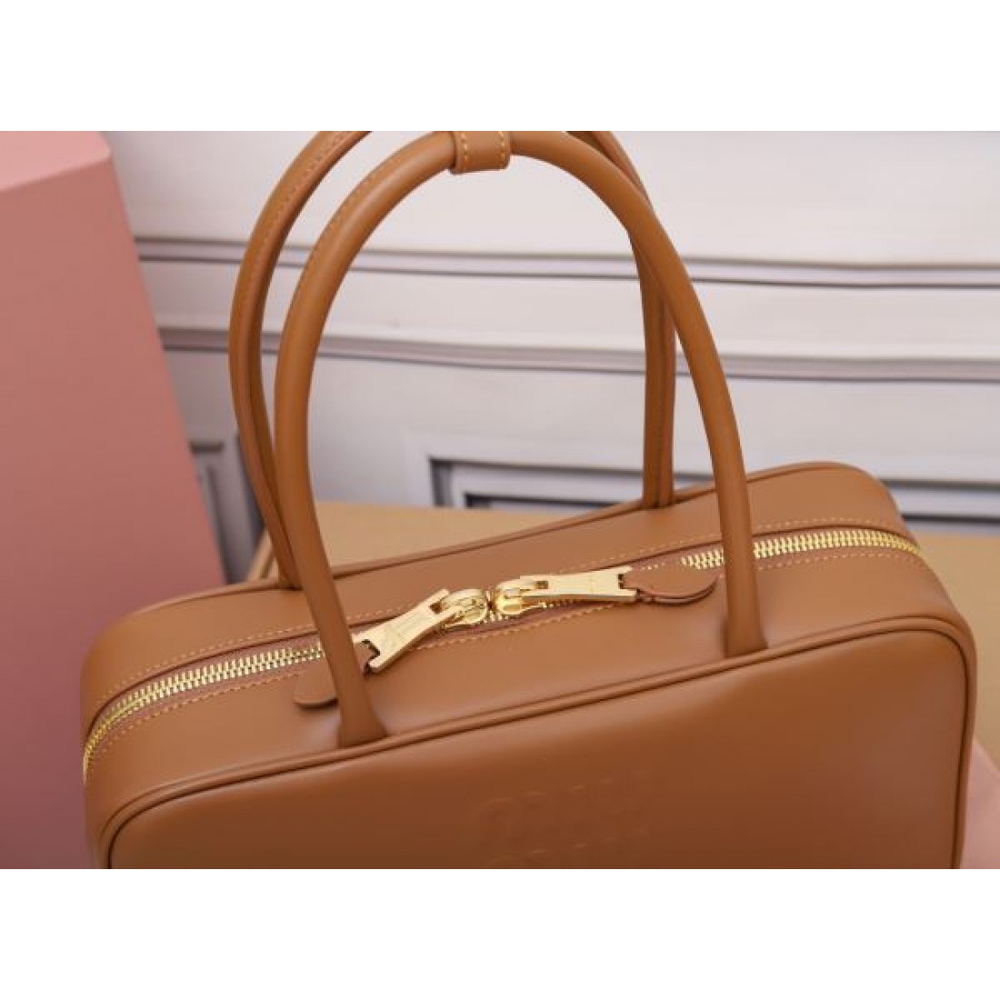 MIU MIU ミュウミュウ コピー トートバッグ コンパクトでエレガントな 使いやすさ抜群