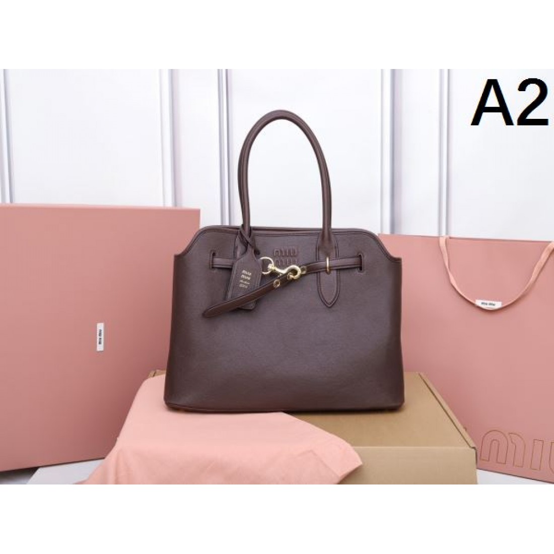 トレンド感ある MIU MIU ミュウミュウ コピー トートバッグ 可愛さと実用性の融合