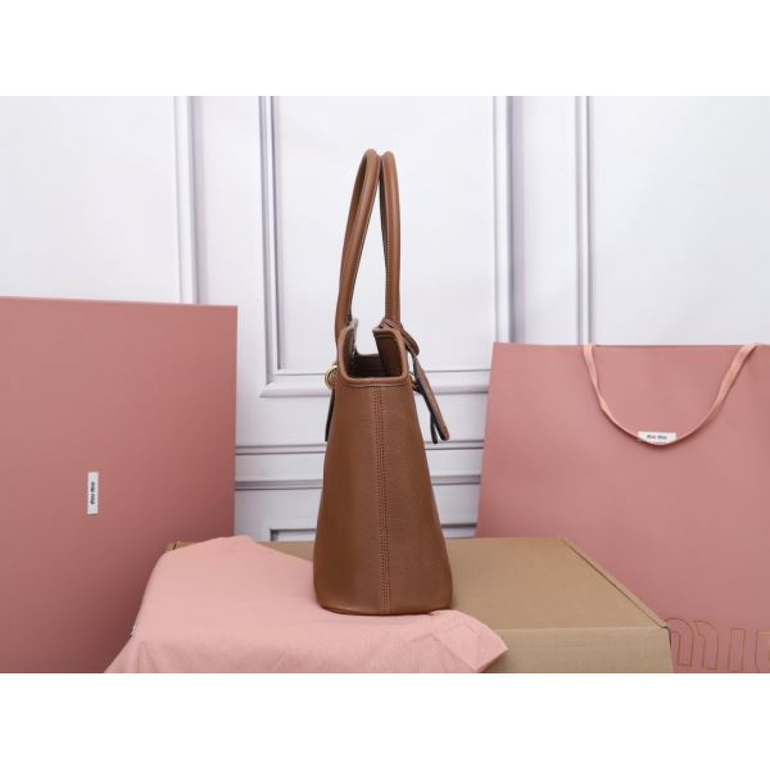 トレンド感ある MIU MIU ミュウミュウ コピー トートバッグ 可愛さと実用性の融合