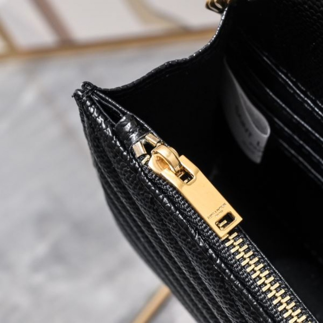 YSL イヴ サンローラン コピー ショルダーバッグ ロゴ 新品限定セール SAINT LAURENT