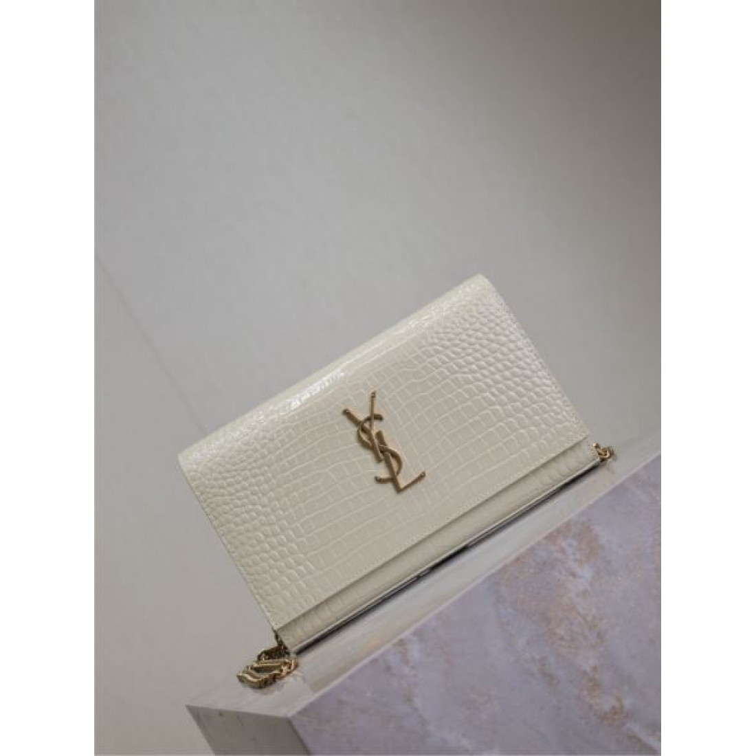 YSL イヴ サンローラン コピー ショルダーバッグ 視線を集めて SAINT LAURENT