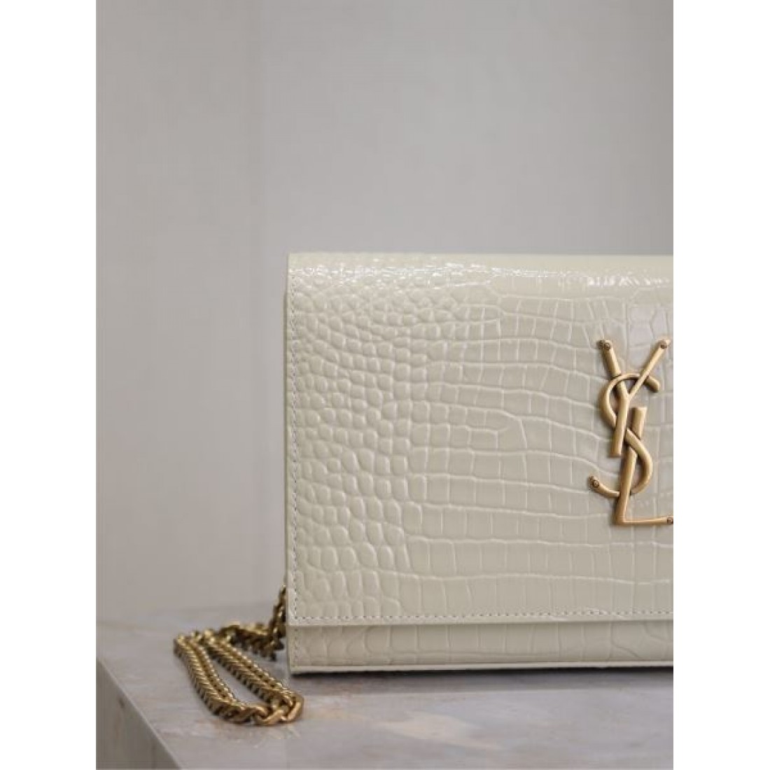 YSL イヴ サンローラン コピー ショルダーバッグ 視線を集めて SAINT LAURENT