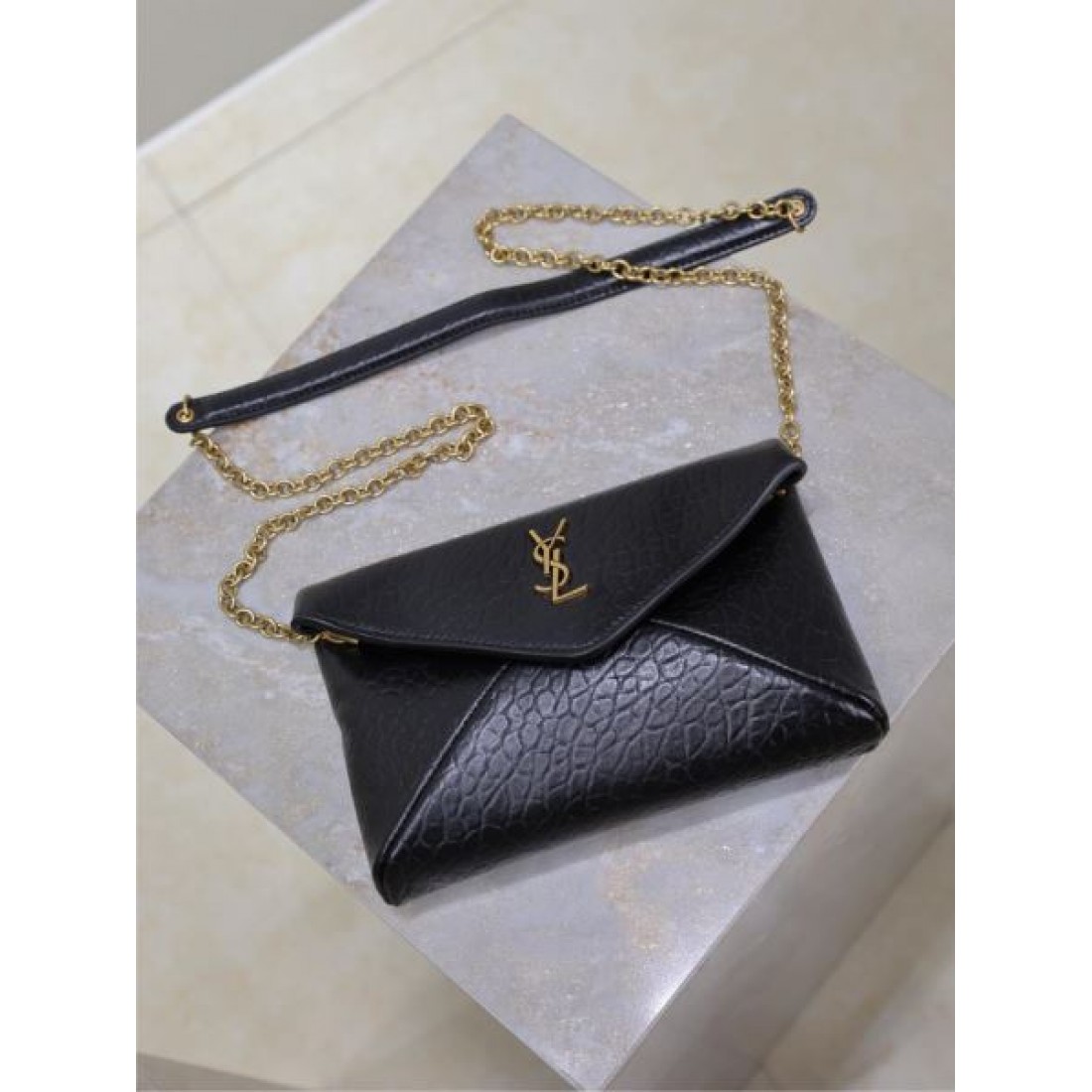 イヴ サンローラン コピー ショルダーバッグ 一枚でお洒落 SAINT LAURENT