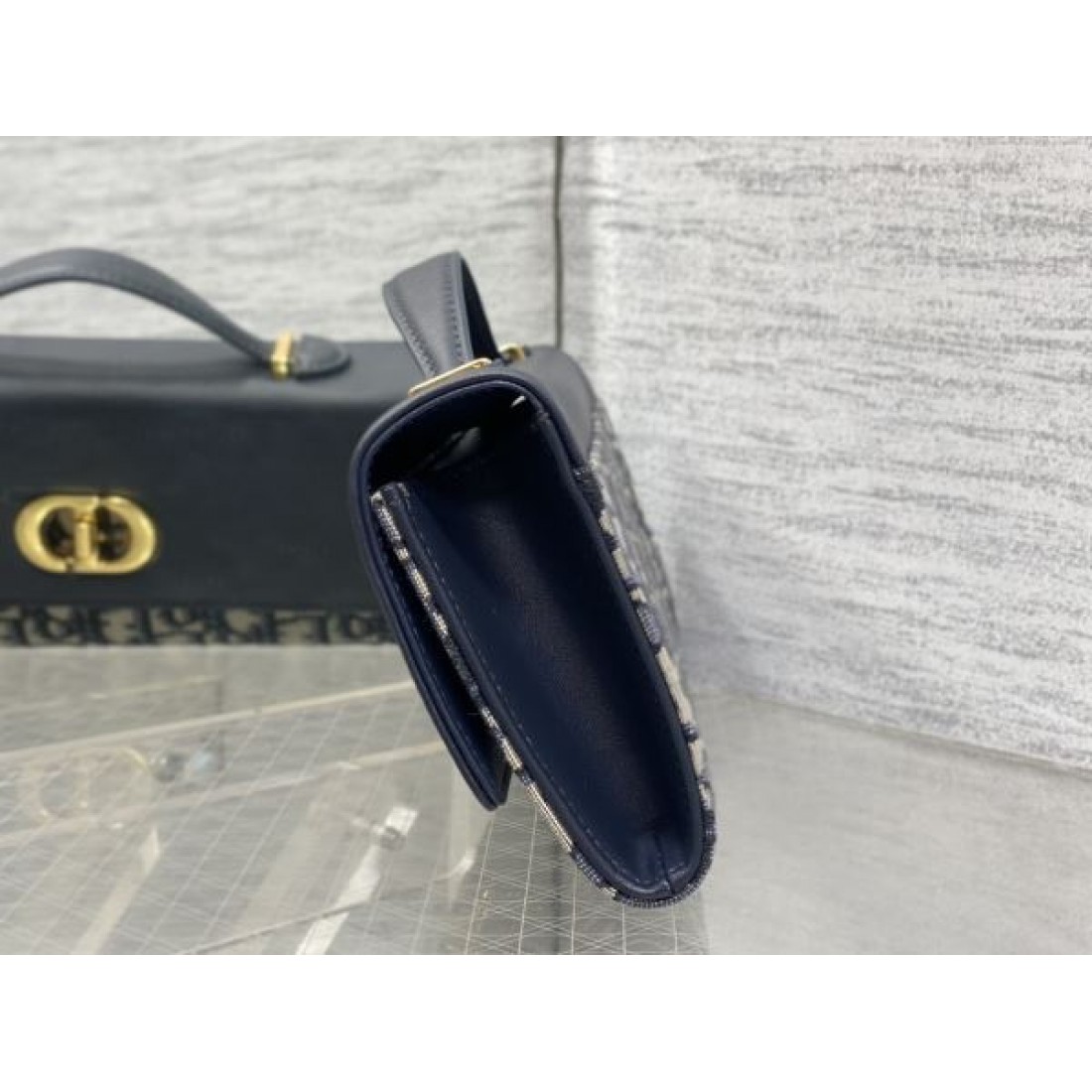  YSL イヴ サンローラン コピー トートバッグ スタイリッシュで都会的な 高級感漂う