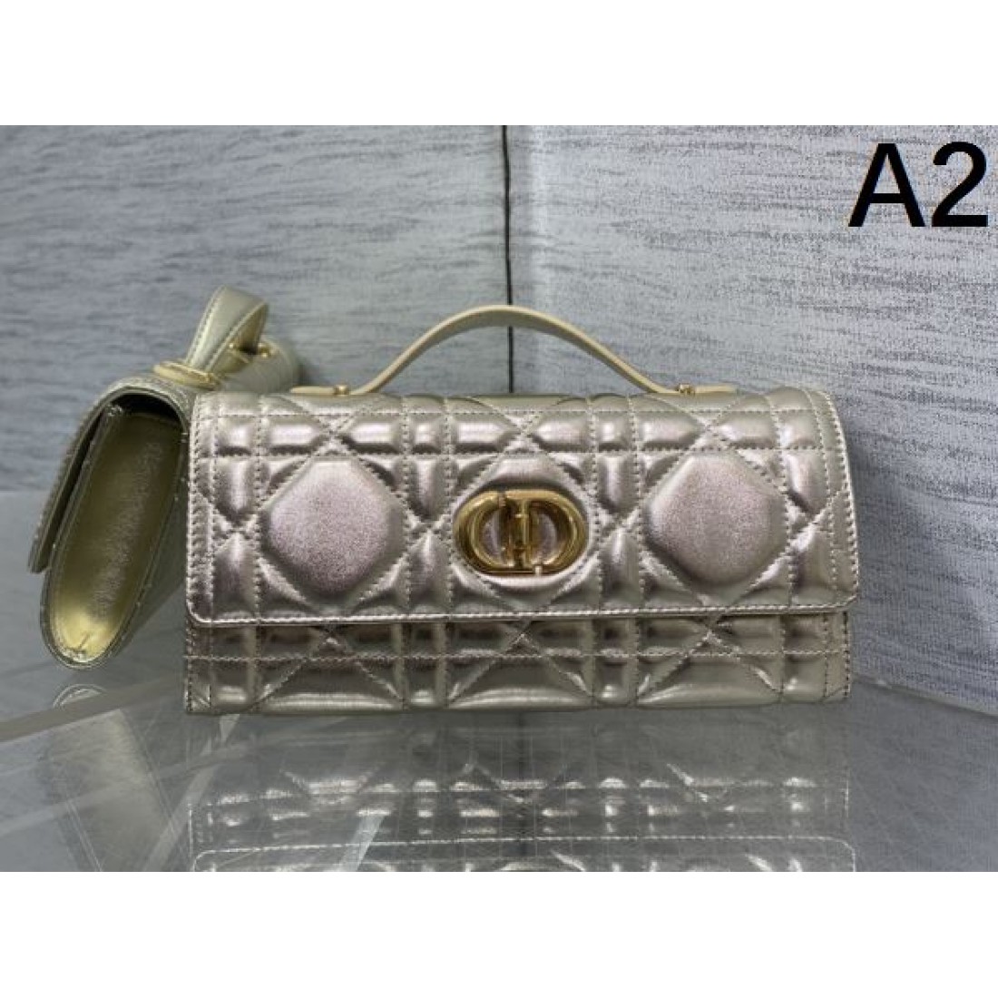 シンプルで上品な YSL イヴ サンローラン コピー トートバッグ 軽やかで大人な印象