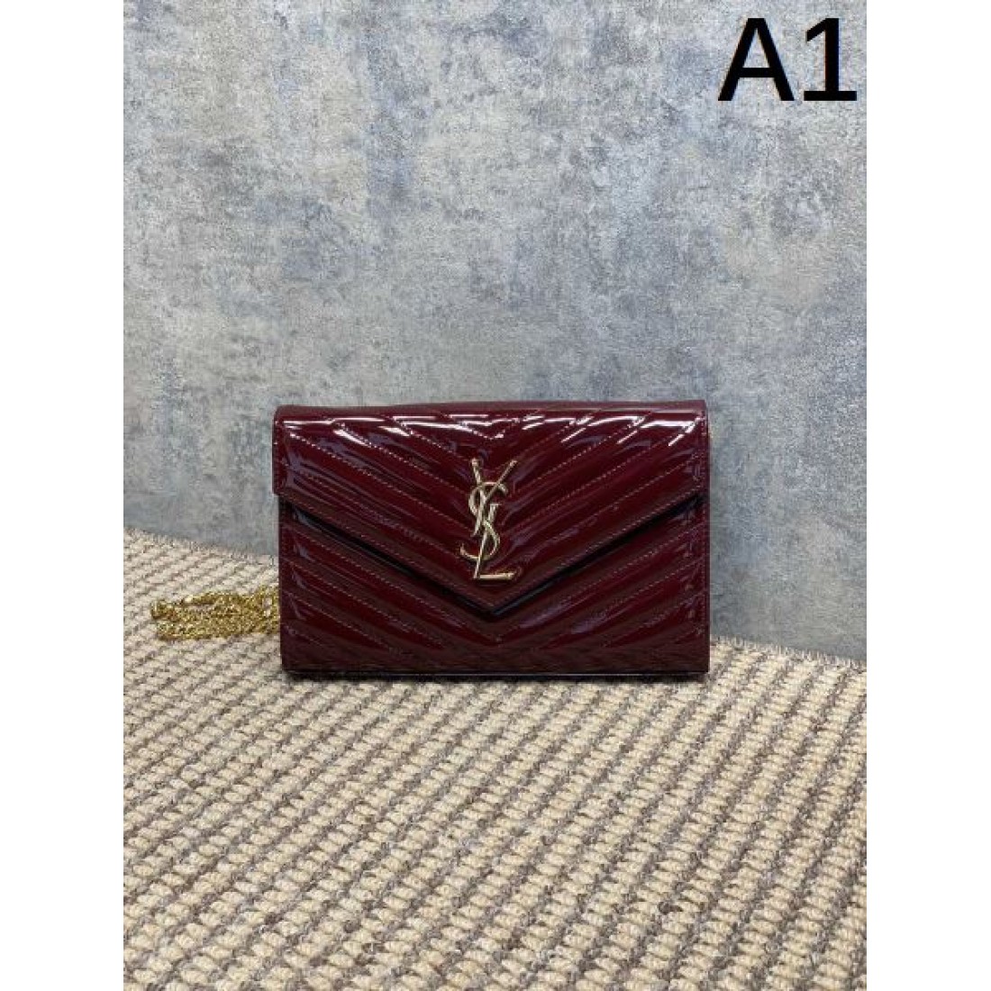 YSL イヴ サンローラン コピー ショルダーバッグ 贅沢な雰囲気と気品漂う