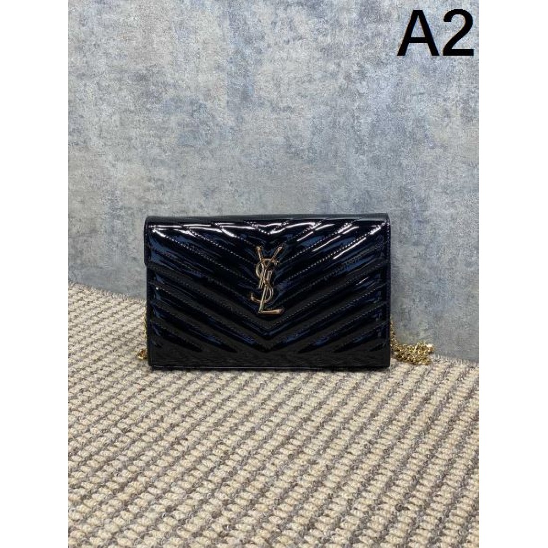YSL イヴ サンローラン コピー ショルダーバッグ 贅沢な雰囲気と気品漂う