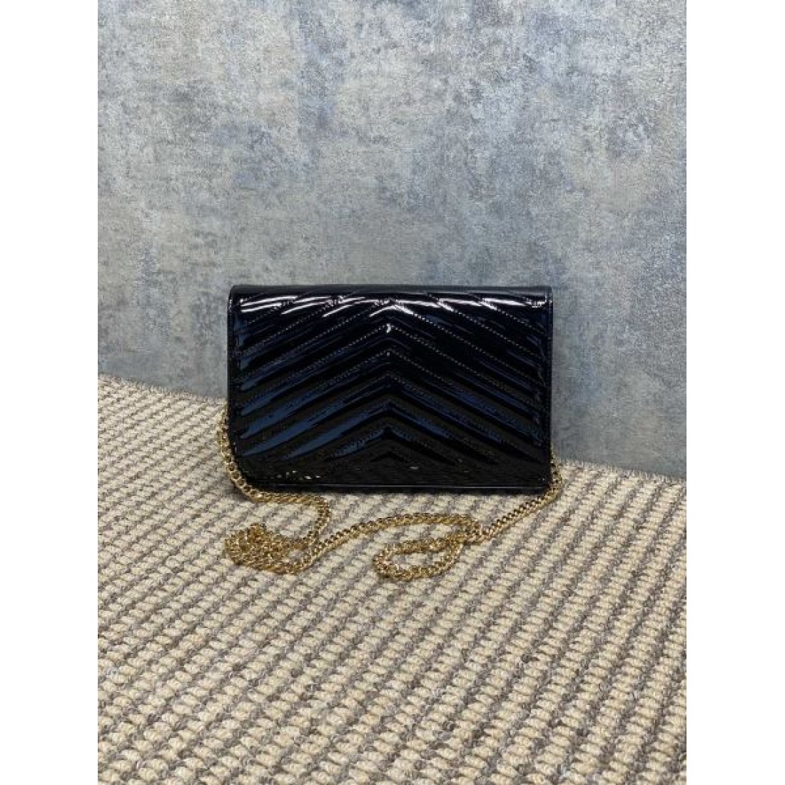 YSL イヴ サンローラン コピー ショルダーバッグ 贅沢な雰囲気と気品漂う