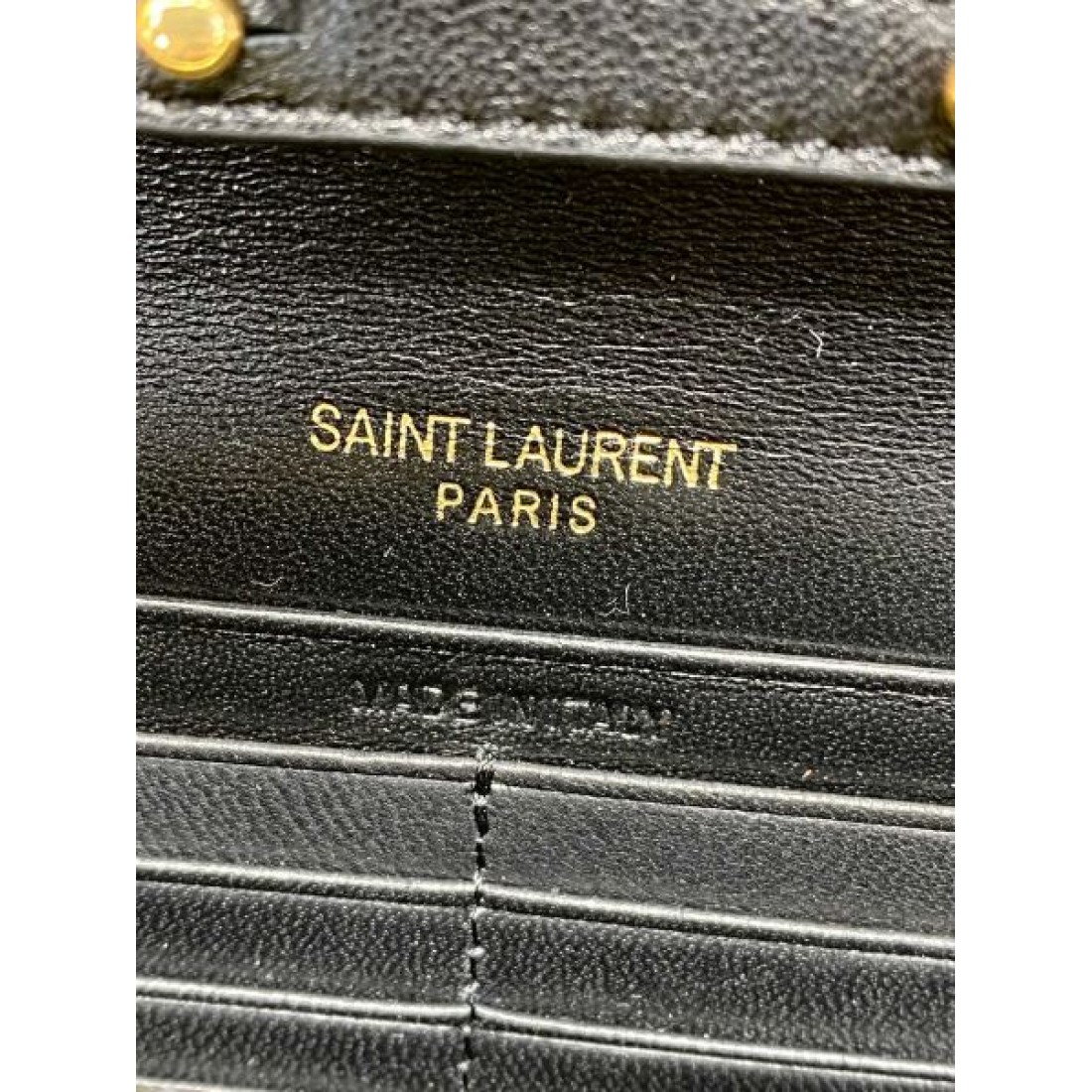 YSL イヴ サンローラン コピー ショルダーバッグ 贅沢な雰囲気と気品漂う