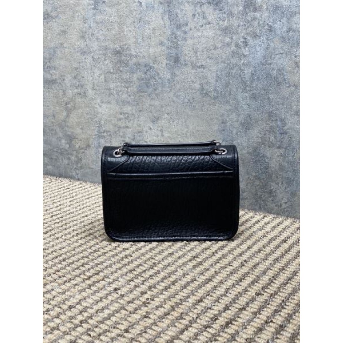 ラグジュアリー感際立つ YSL イヴ サンローラン コピー ショルダーバッグ 高級仕様