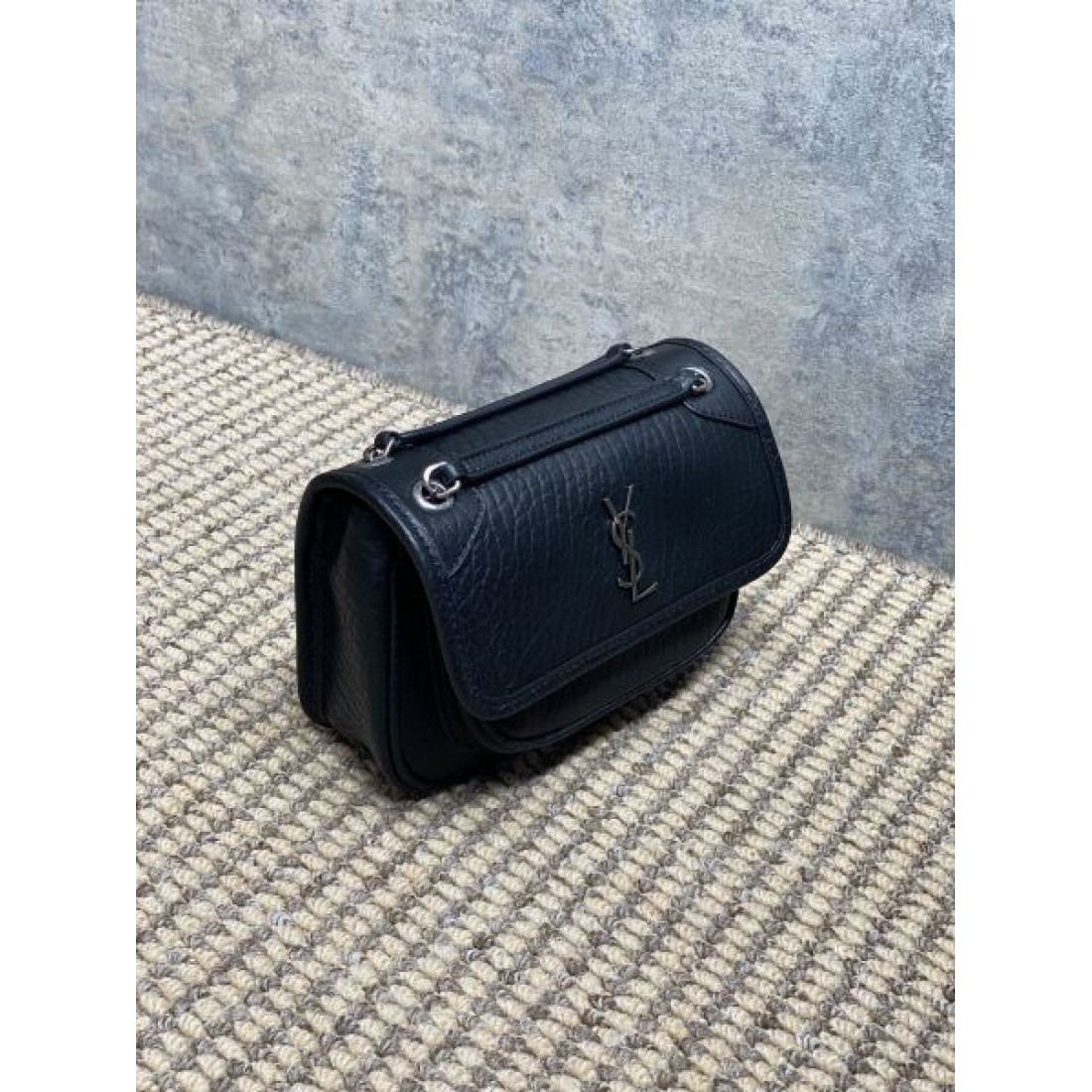 ラグジュアリー感際立つ YSL イヴ サンローラン コピー ショルダーバッグ 高級仕様
