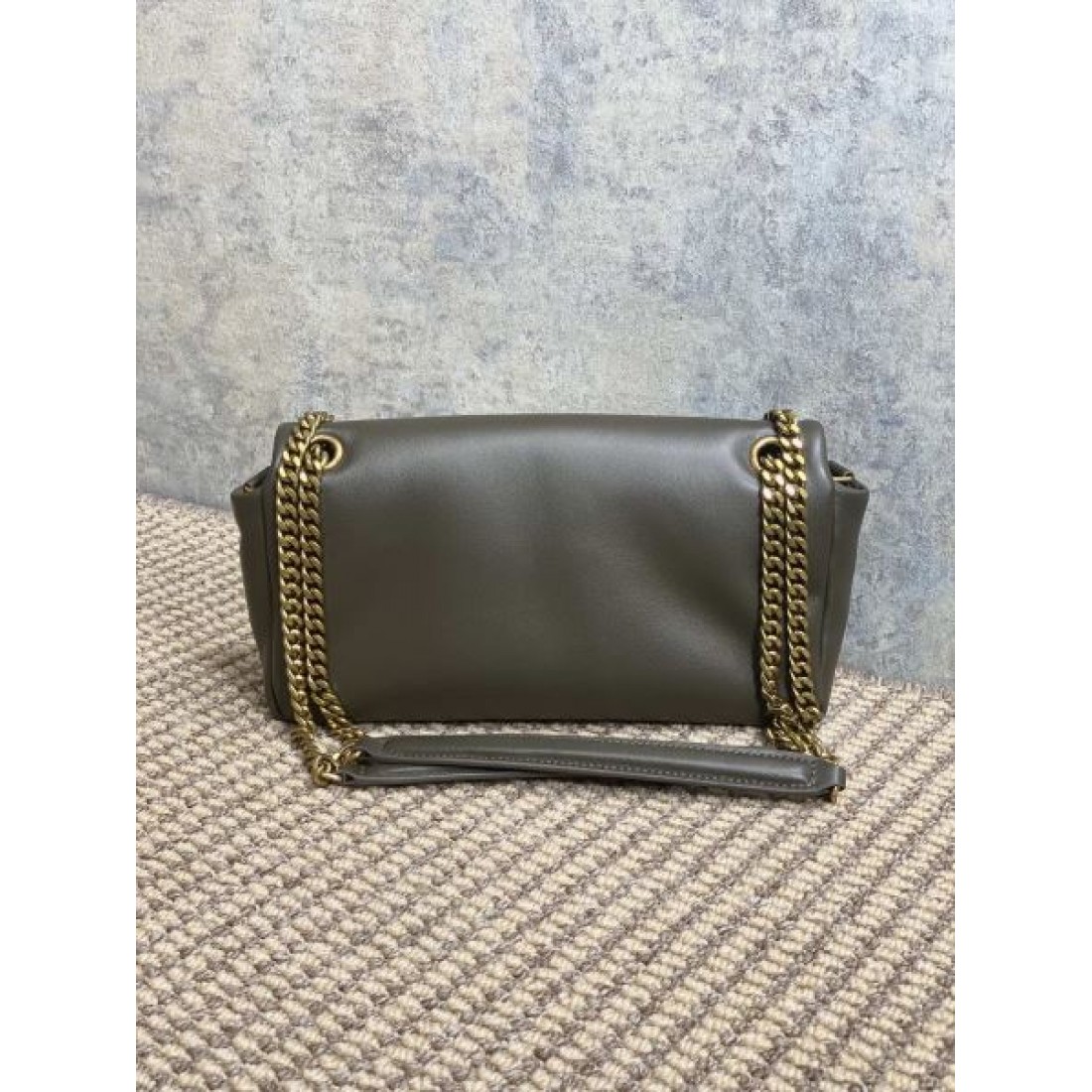 YSL イヴ サンローラン コピー ショルダーバッグ 上品でシックな印象に