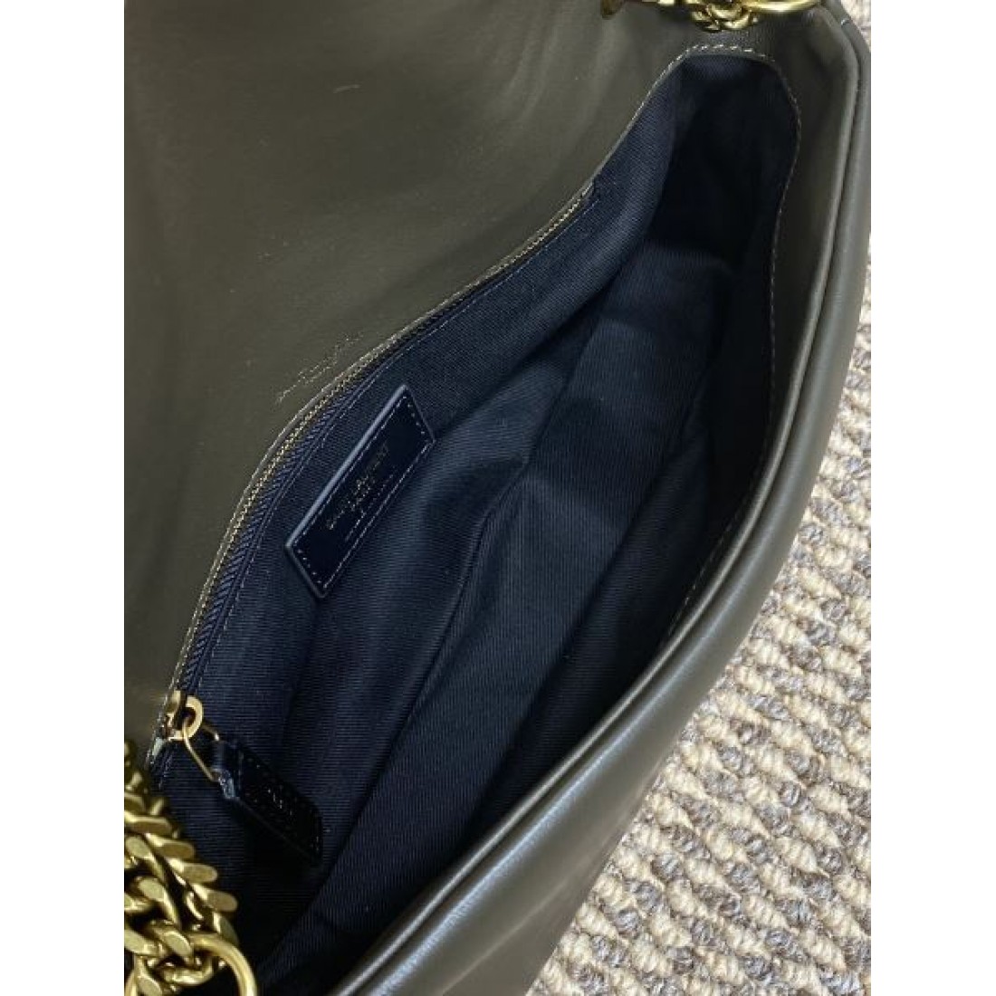 YSL イヴ サンローラン コピー ショルダーバッグ 上品でシックな印象に