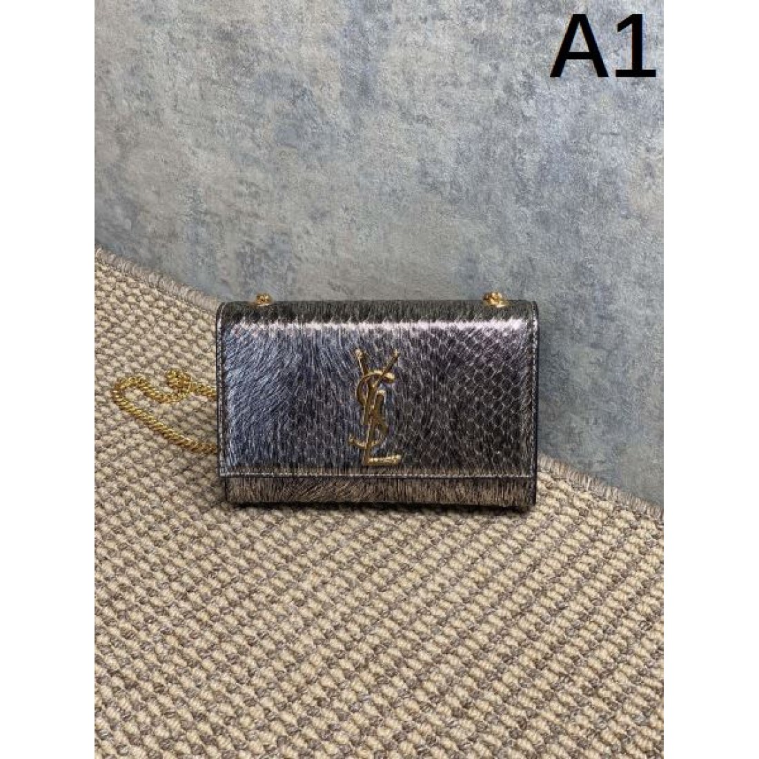 YSL イヴ サンローラン コピー ショルダーバッグ 大人の女性に似合う洗練デザイン