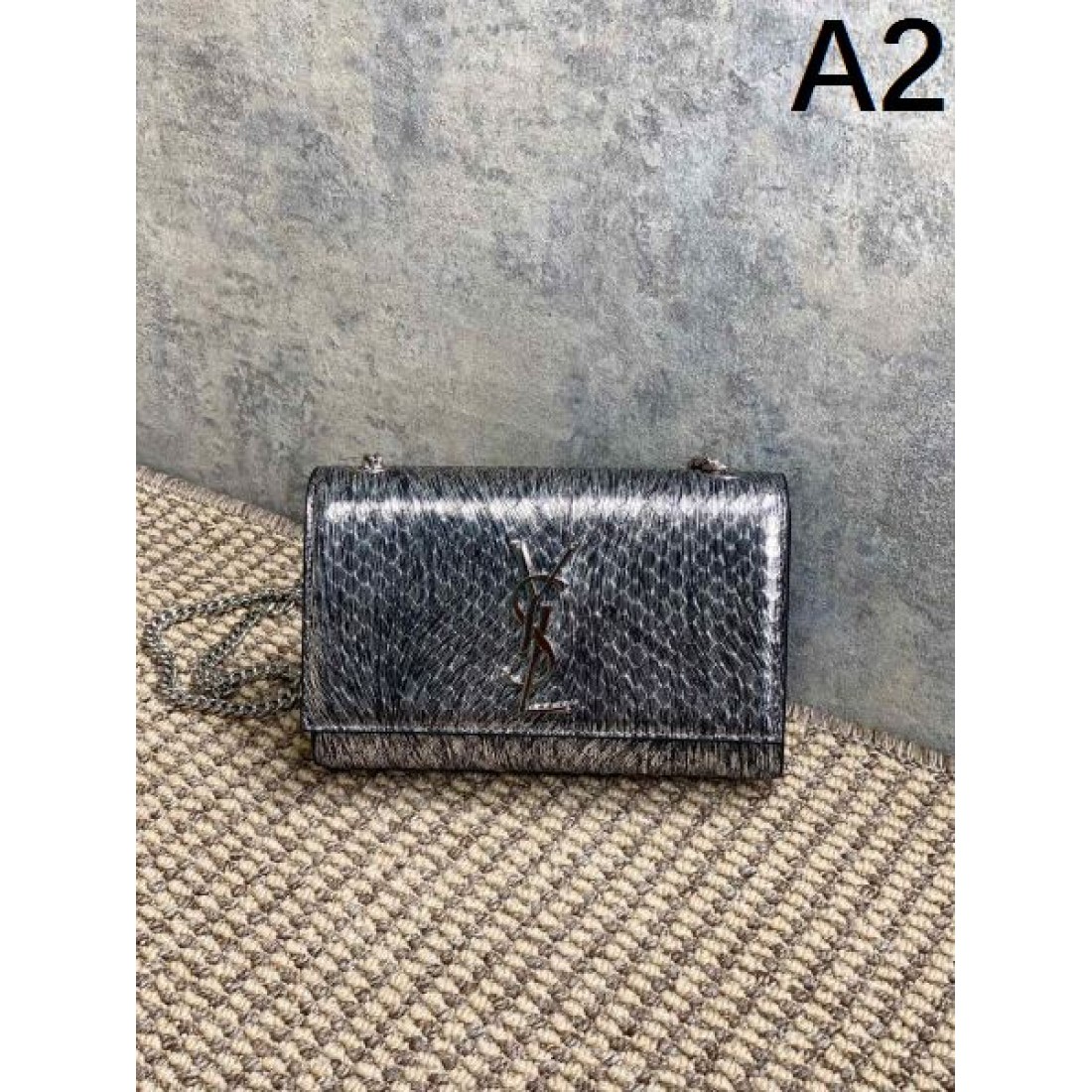 YSL イヴ サンローラン コピー ショルダーバッグ 大人の女性に似合う洗練デザイン