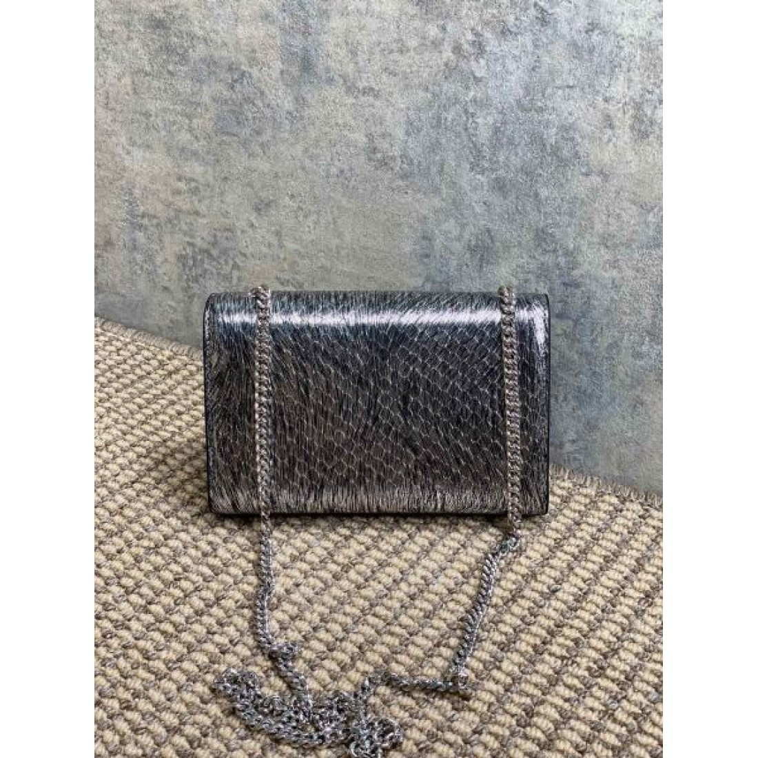 YSL イヴ サンローラン コピー ショルダーバッグ 大人の女性に似合う洗練デザイン
