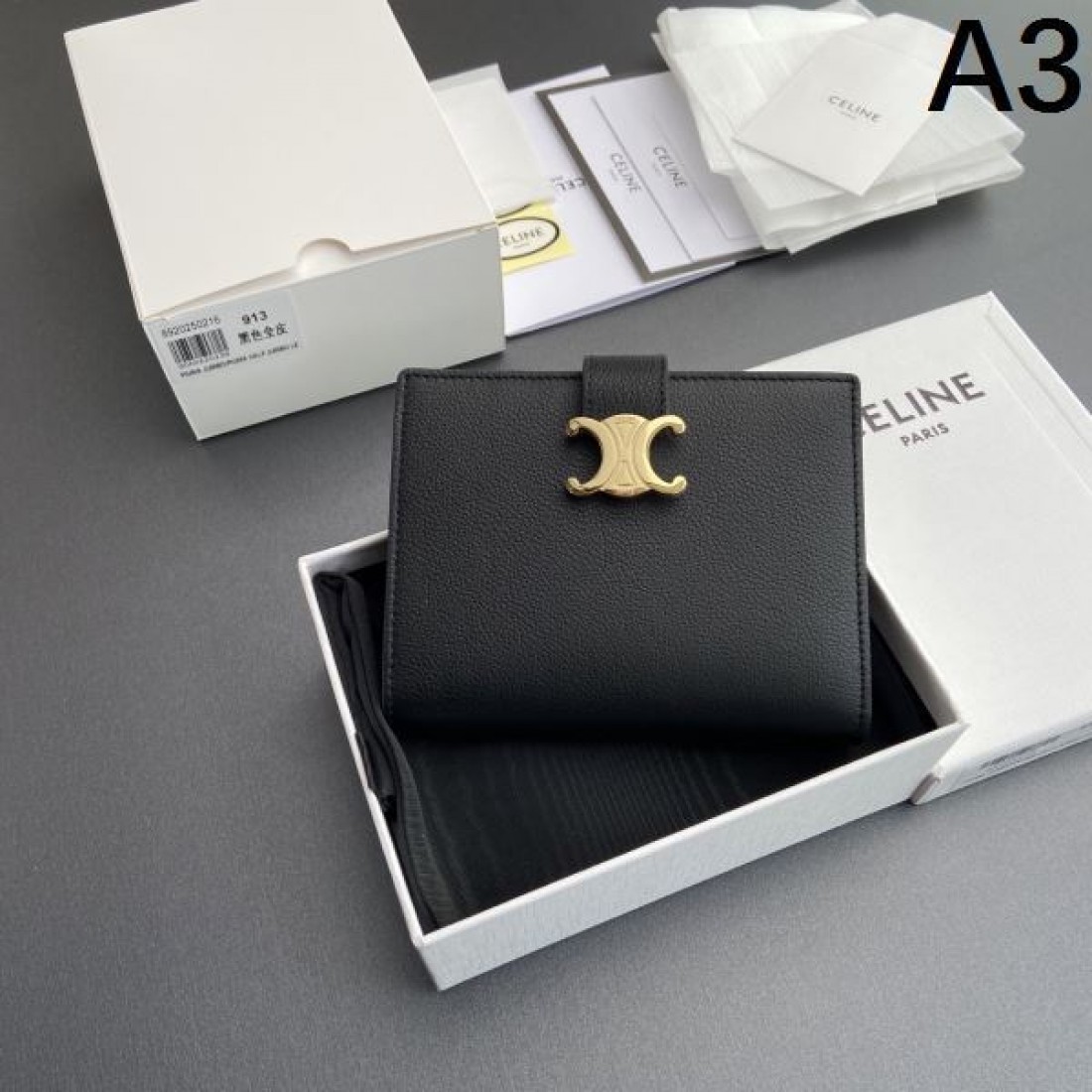 モダンで軽やかな CELINE セリーヌ コピー 二つ折り財布 コンパクトな